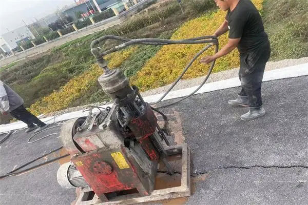 庆安马路面下沉注浆加固
